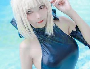 Kitkat Cosplay的圣诞节宁县，总觉得在线图集里藏着一些微妙不自觉的默契。